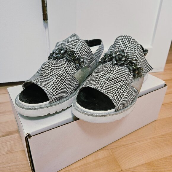 Unique La Pinta sandals - Picture 2 of 9